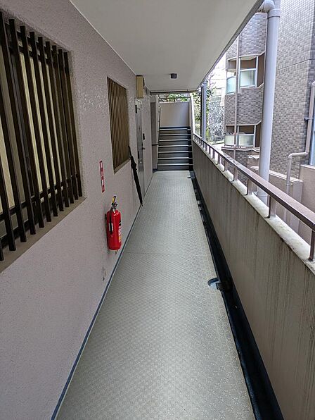 2026年4月撮影、廊下共用部