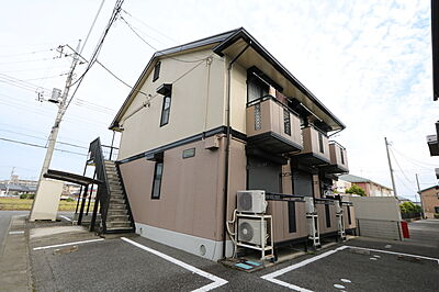 外観：近隣にコンビニがあります♪