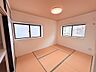 和室：和室6帖1間半の収納があります。2面採光です！