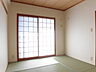 子供部屋：南向きの和室6帖
