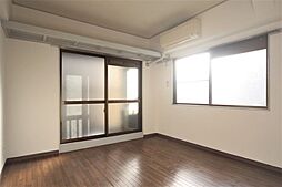 ピカデリーサーカス緑町 302 3階ワンルームのリビング/ダイニング