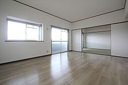 伊予鉄道横河原線 牛渕団地前駅 徒歩4分の賃貸マンション 8階3LDKのリビング/ダイニング