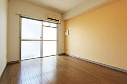 伊予鉄道環状線(JR松山駅経由) 上一万駅 徒歩3分の賃貸マンション 3階ワンルームのリビング/ダイニング