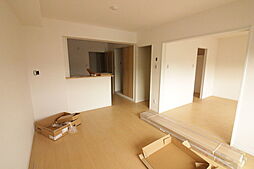 クレリア嬉野 302 3階2LDKのリビング/ダイニング