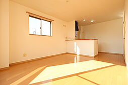 レジデンスＩＣＯＮ 203 2階1LDKのリビング/ダイニング