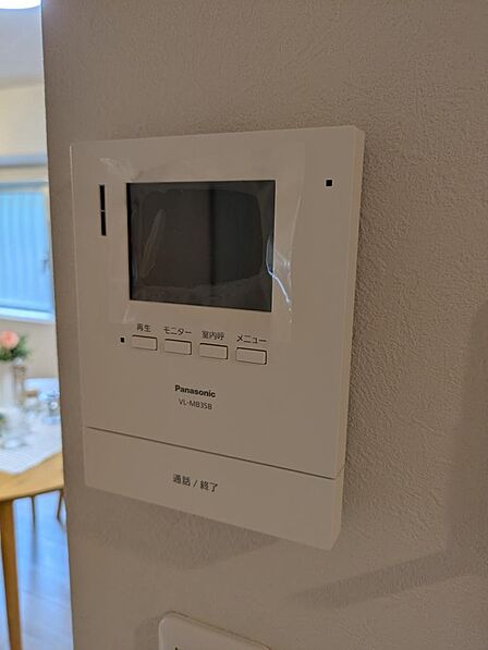 来訪者を確認できるモニター付きドアホン