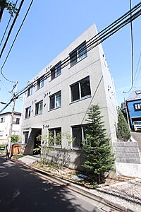 外観：淀橋第四小学校隣の落ち着いた立地に建つマンションです☆