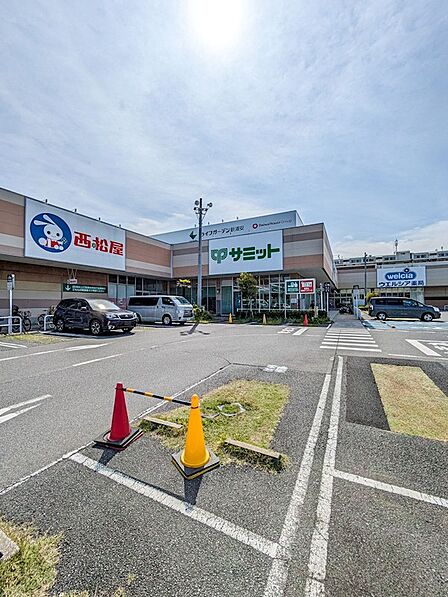 ライフガーデン新浦安にあるサミットまで徒歩14分。