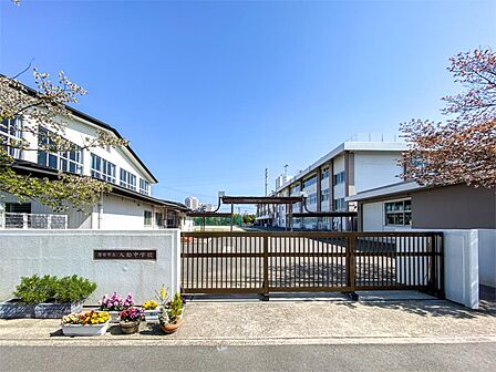 浦安市立入船中学校（1110m）