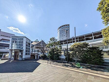 JR京葉線新浦安駅まで徒歩10分。東京方面へのアクセスもスムーズな快速停車駅です。
