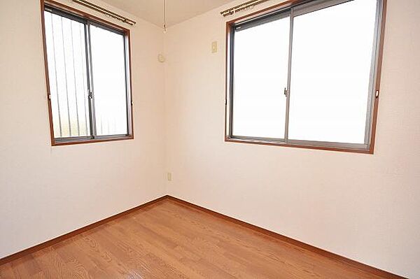 detached 群馬県伊勢崎市下触町1037-5
下触町の賃貸情報を見る
物件地図