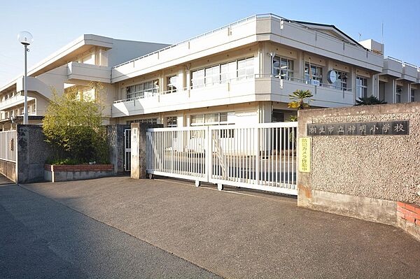 画像4:神明小学校(840m)