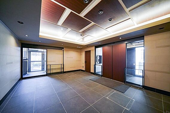 エントランスホ...