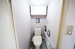 [トイレ] 収納の付いたトイレです