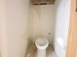 [トイレ] 清潔感溢れるトイレ。落ち着いた空間で安らぎのひとときをお過ごしいただけます