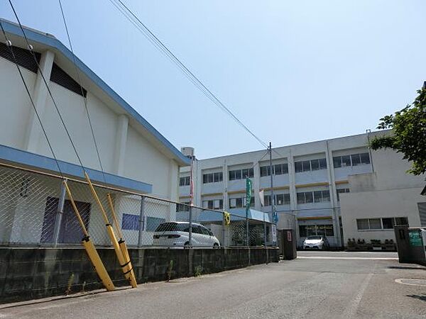 画像12:浅川小学校(1、600m)
