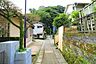 外観：前面道路含む現地写真