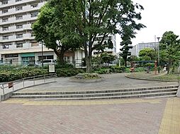 周辺環境:大久保三角公園