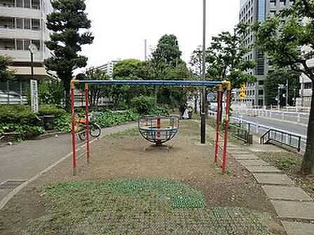周辺環境:大久保三角公園