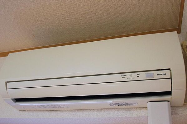 画像7:エアコンがあるので室内の温度調節もできます。