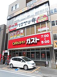 [周辺] ガスト京急杉田駅前店 徒歩8分。飲食店 590m