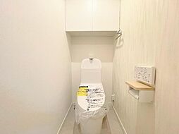 [トイレ] ■□■トイレ■□■　◆清潔感のある白を基調とした落ち着ける空間。