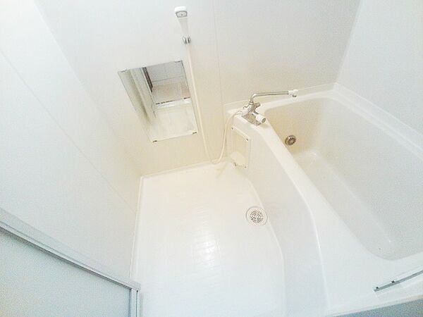 画像8:日々の疲れを癒す浴室。