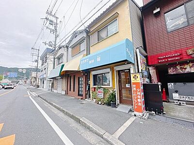 外観：幹線道路沿いで、車通り多く店舗に適しています♪