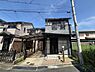 その他：落ち着いた色合いの外観が印象的な中古戸建。カーポート付きの駐車スペースを備えており、大切なお車を雨や日差しから守れるのも嬉しいポイントです。