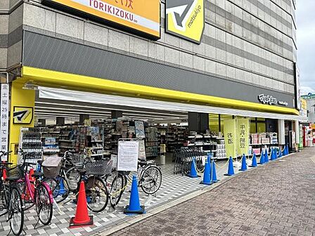 マツモトキヨシ鴻池新田駅前店まで615m