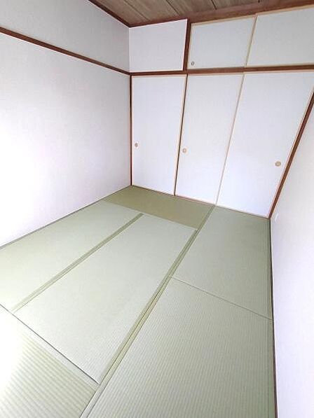 心が落ち着く和室6帖!くつろぎの空間です。