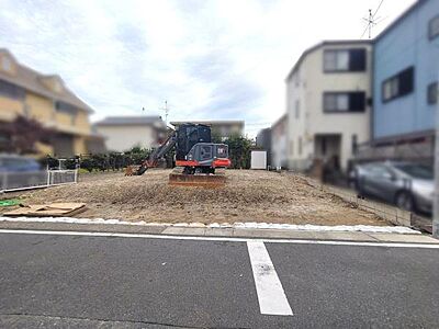 外観：現地と前面道路