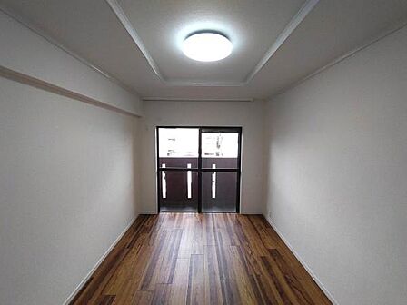北東側7.5帖洋室