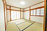 和室：日当たり良好の和室6帖