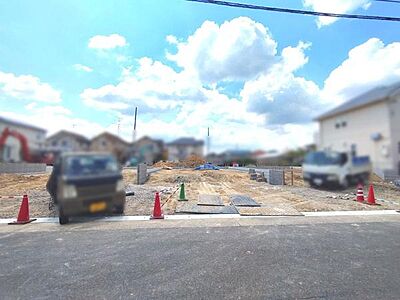 外観:現地と前面道路 外観:現地と前面道路