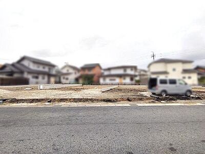 外観:現地と前面道路 外観:現地と前面道路