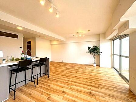 リフォーム済みのLDKは、嫌なにおいや汚れの気になる箇所もなく、すぐにご自身らしい暮らしをスタートできます。
