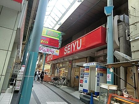 西友衣笠店まで381m