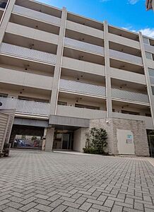 外観:大切なペットと一緒に暮らせます(細則有)。洗練されたタイル貼りの外観と、開放感あふれるアプローチが魅力のマンションです。 外観:大切なペットと一緒に暮らせます(細則有)。洗練されたタイル貼りの外観と、開放感あふれるアプローチが魅力のマンションです。
