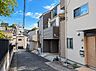 その他：落ち着いた色合いのモダンな外観が、周囲の街並みに映えるスマートな3階建て。周辺は落ち着いた住宅街となっており、横浜駅徒歩圏内でありながら、心地よい日常を過ごせるロケーションが魅力です。