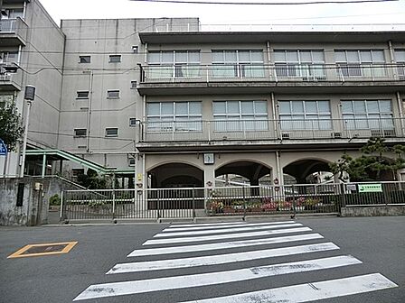 横浜市立老松中学校まで1300m
