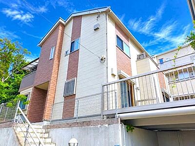 外観:港北区菊名4LDK 戸建~ ミサワホーム旧施工の注文建築×充実のリフォーム済。すっきりと整理された街並みに調和する、プライベート感と開放感を両立した佇まいです。 外観:港北区菊名4LDK 戸建~ ミサワホーム旧施工の注文建築×充実のリフォーム済。すっきりと整理された街並みに調和する、プライベート感と開放感を両立した佇まいです。