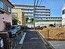 その他：丁寧な更地整地が施された現地は、敷地の広さや周辺とのゆとりを実際に肌で感じていただけます。現地ご案内いたします。設備・仕様についてのご説明、周辺環境等のご案内も可能、お気軽にお問い合わせください。