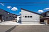 その他：「憧れの平屋。フラットの暮らし」ワンフロア3LDKの魅力的な生活空間。日当たり良好です。（当画像は実際の写真に外構、エクステリアをCGにて作成したイメージ画像です）