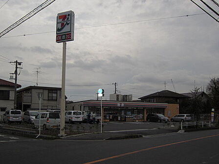 セブンイレブン南流山6丁目店まで454m、最寄のコンビニです。