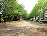周辺：三田第二公園まで1201m、別名「まむし公園」と呼ばれています。南北に細長い敷地内には階段や坂が多く、自然の斜面を使ってダイナミックに遊べます。