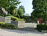 周辺：高石6丁目南公園まで536m、平成初期につくられた比較的新しい公園です。遊び場にはスプリング遊具、スイング遊具、複合遊具があります。