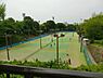 周辺：三ツ沢公園まで673m、ニッパツ三ツ沢球技場や、陸上競技場、テニスコート、馬術練習場、平沼記念体育館、県立スポーツ会館など多様な運動施設がある。
