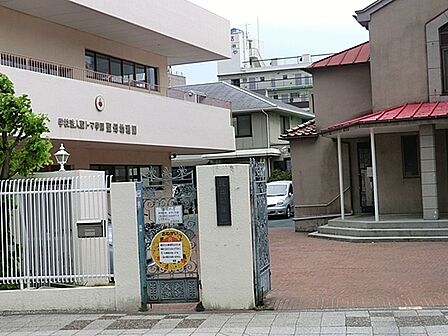 聖母幼稚園まで1789m、子どもの思いに気付き、より深い子どもの理解につなげ自ら学ぶ意欲と社会の変化に主体的に対応できる力を育てる事を目指します