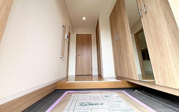 玄関を拡大表示